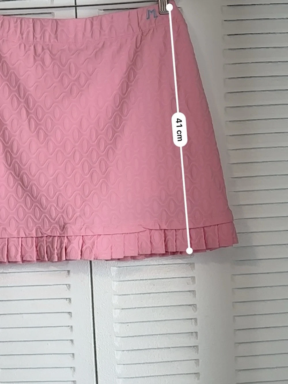 Two J. McLaughlin Pink and white Textured Ruffle Hem Skorts |
Size M | Feminine - Picture 14 of 14